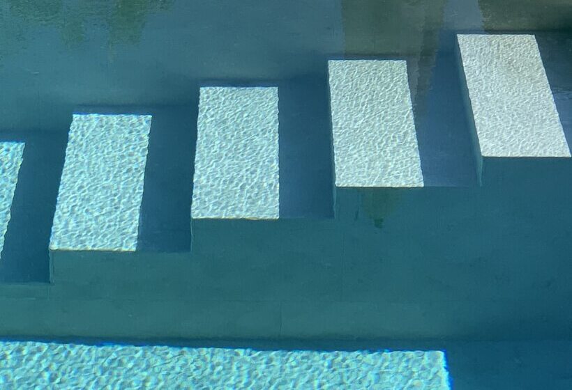 酒店 The River House