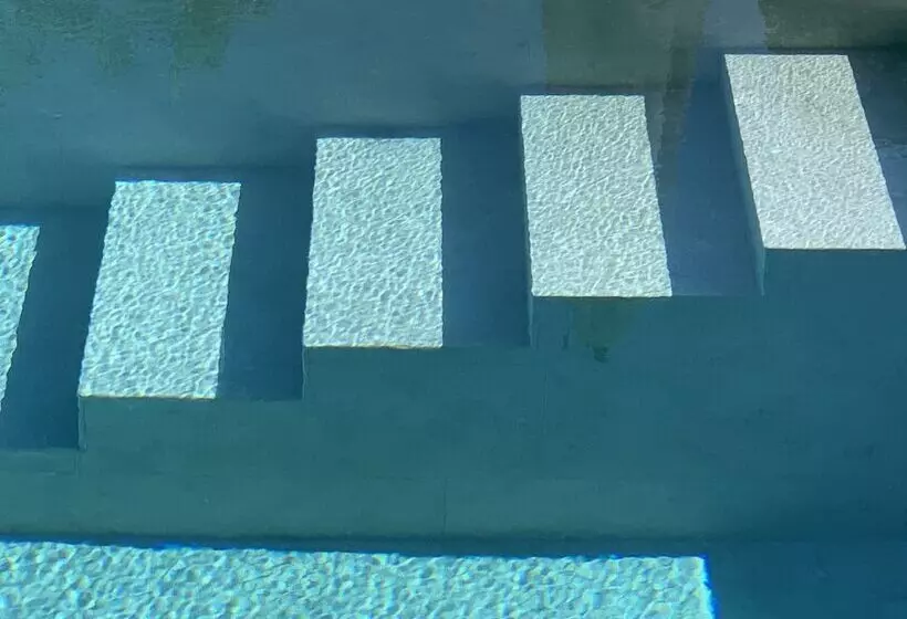 Hotelli The River House