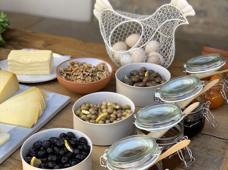 فندق The River House