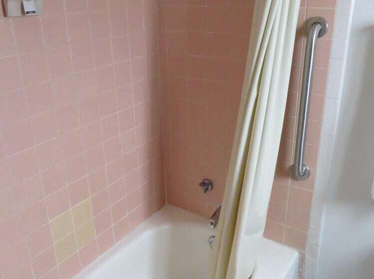 מוטל Holiday Lodge