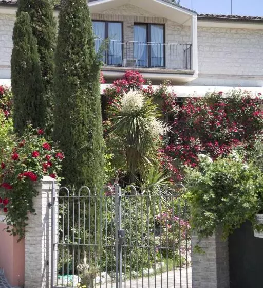 ペンション Velia Mare