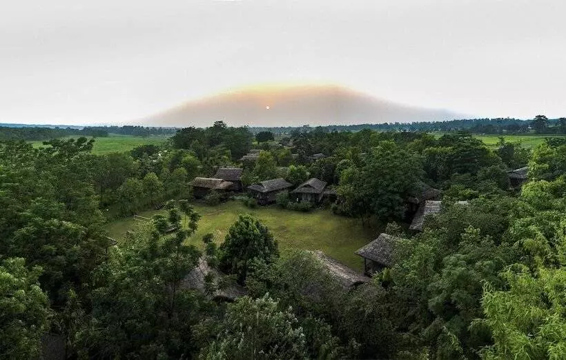 هتل Tigerland Safari   A Lemon Tree Resort, Chitwan, Nepal