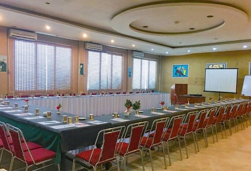 هتل Tigerland Safari   A Lemon Tree Resort, Chitwan, Nepal