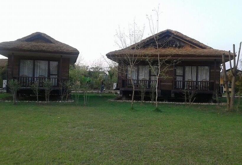 هتل Tigerland Safari   A Lemon Tree Resort, Chitwan, Nepal