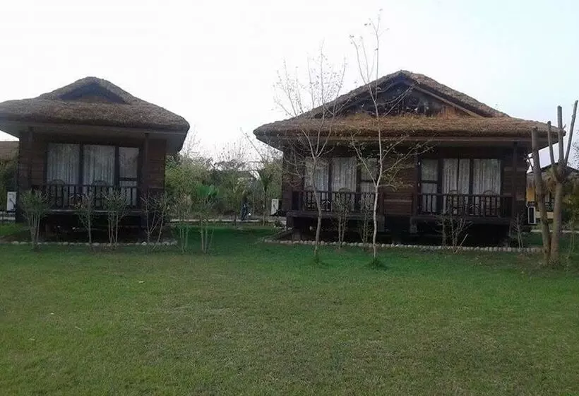 هتل Tigerland Safari   A Lemon Tree Resort, Chitwan, Nepal