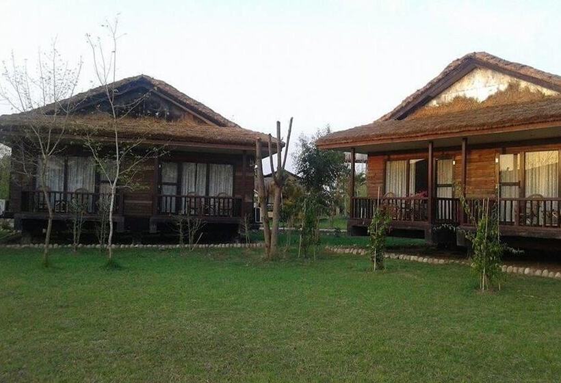 هتل Tigerland Safari   A Lemon Tree Resort, Chitwan, Nepal