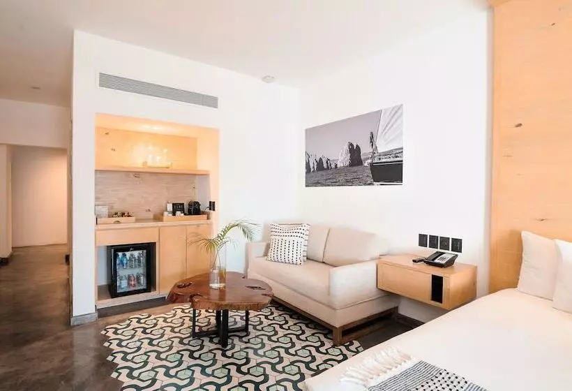 Bahia Hotel & Beach House