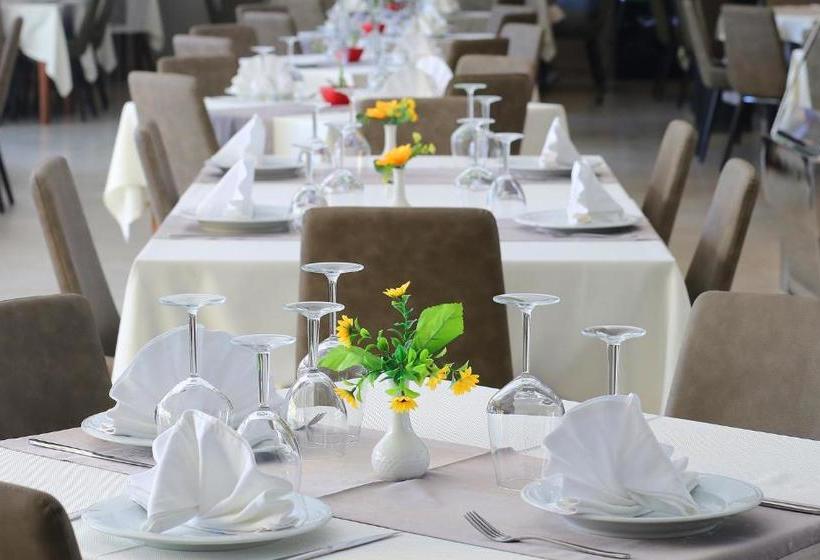 בית מלון כפרי Dyrrah