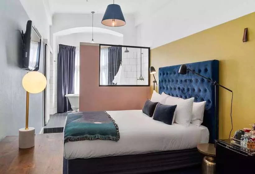 Harry, Ascend Hotel Collection