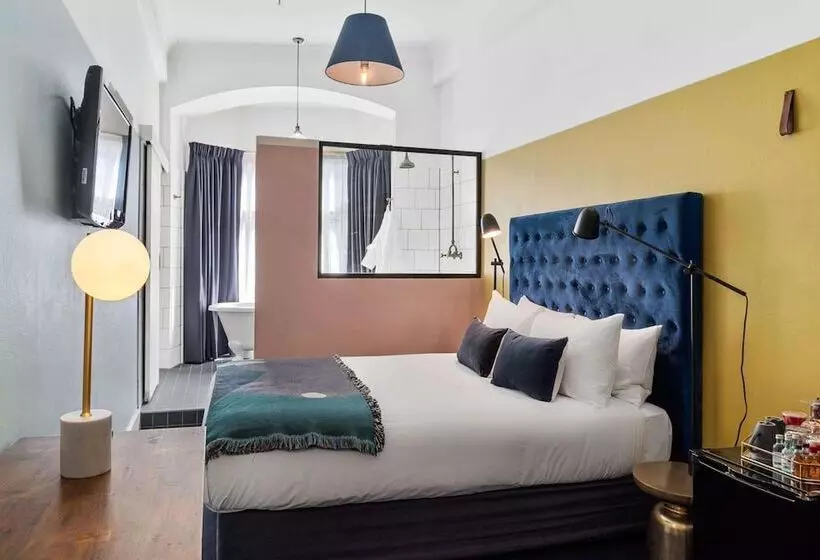 Harry, Ascend Hotel Collection