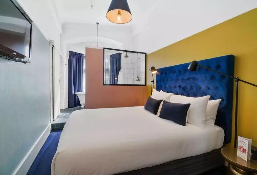 Harry, Ascend Hotel Collection