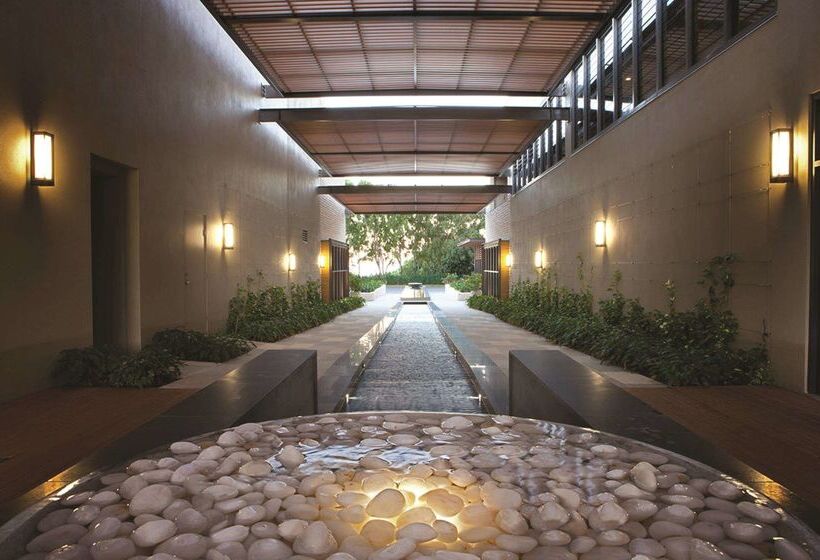 בית מלון כפרי Oaks Redcliffe Mon Komo Suites