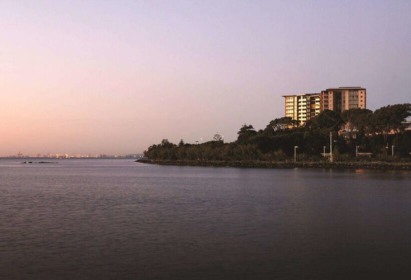 בית מלון כפרי Oaks Redcliffe Mon Komo Suites