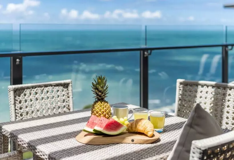 ホテル Oaks Redcliffe Mon Komo Suites