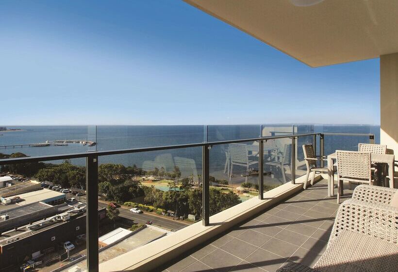 בית מלון כפרי Oaks Redcliffe Mon Komo Suites