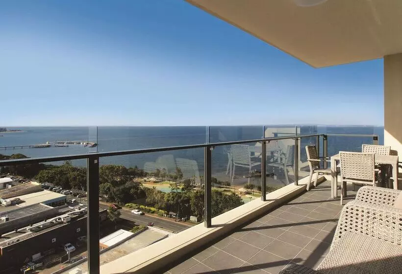 ホテル Oaks Redcliffe Mon Komo Suites