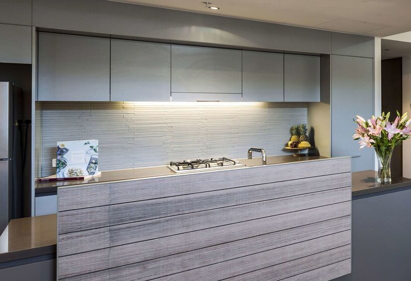 בית מלון כפרי Oaks Redcliffe Mon Komo Suites