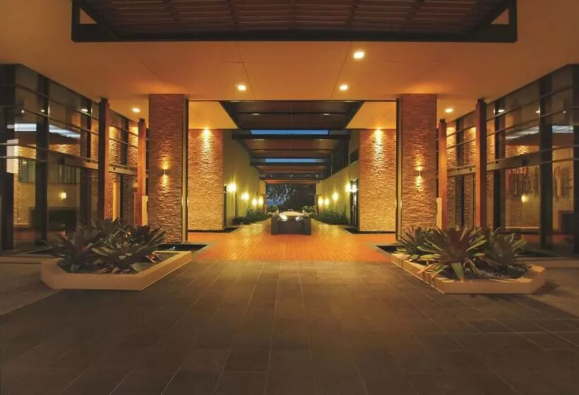 ホテル Oaks Redcliffe Mon Komo Suites