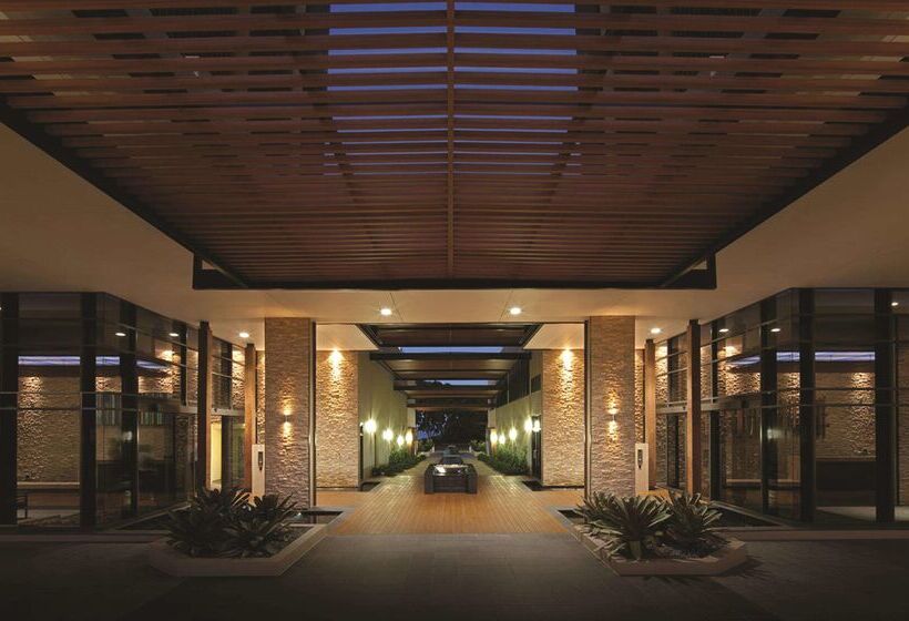 בית מלון כפרי Oaks Redcliffe Mon Komo Suites