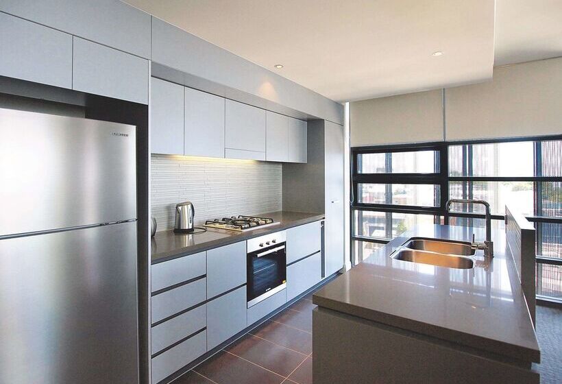 בית מלון כפרי Oaks Redcliffe Mon Komo Suites