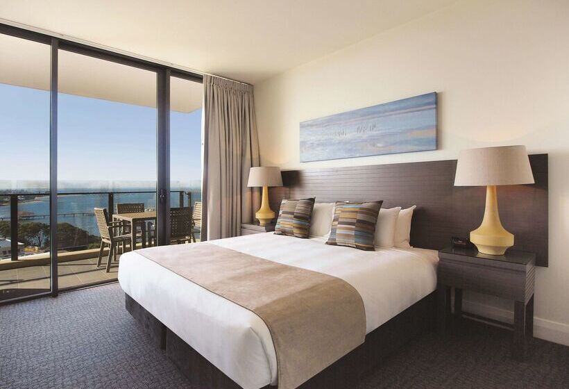 בית מלון כפרי Oaks Redcliffe Mon Komo Suites