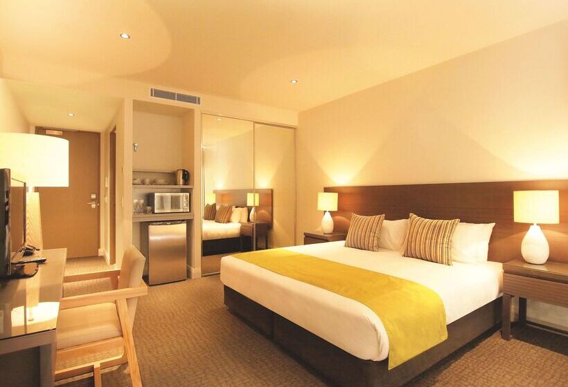 בית מלון כפרי Oaks Redcliffe Mon Komo Suites