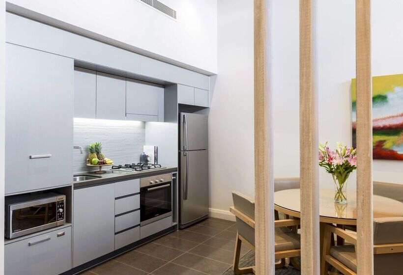 בית מלון כפרי Oaks Redcliffe Mon Komo Suites