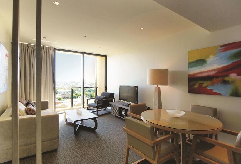 בית מלון כפרי Oaks Redcliffe Mon Komo Suites