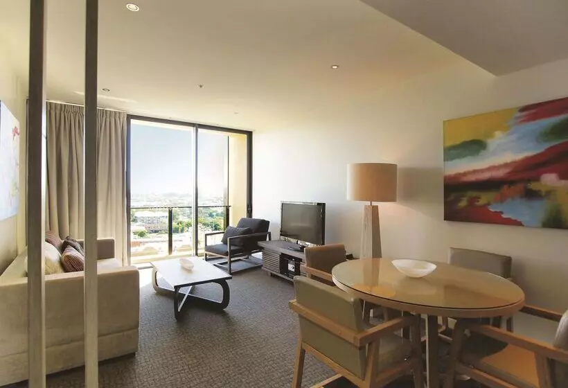 ホテル Oaks Redcliffe Mon Komo Suites