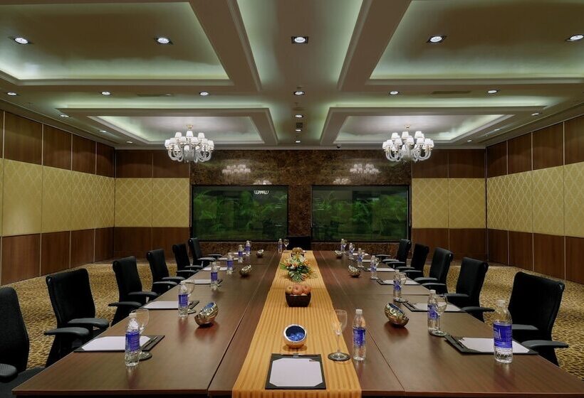 호텔 Royalton Hyderabad Abids