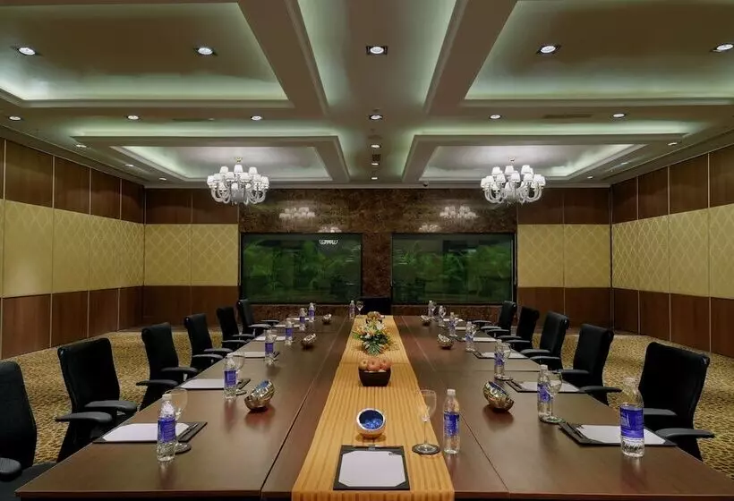 호텔 Royalton Hyderabad Abids