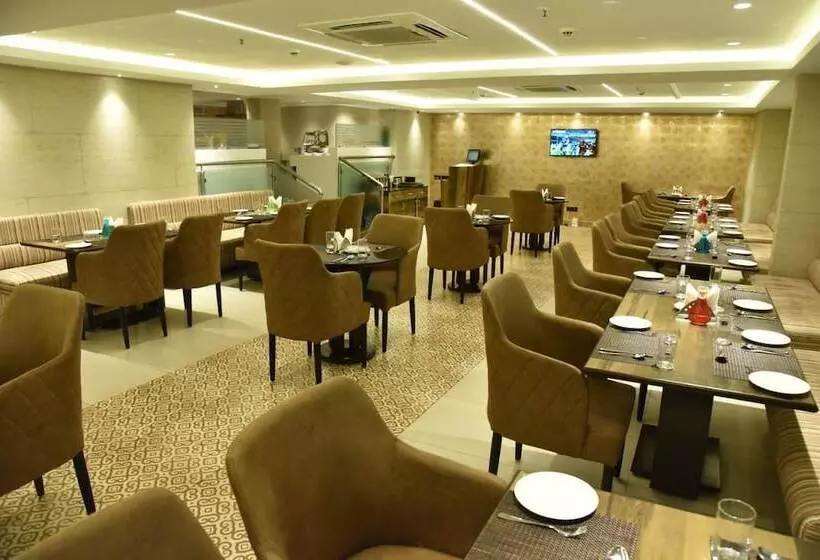 호텔 Royalton Hyderabad Abids