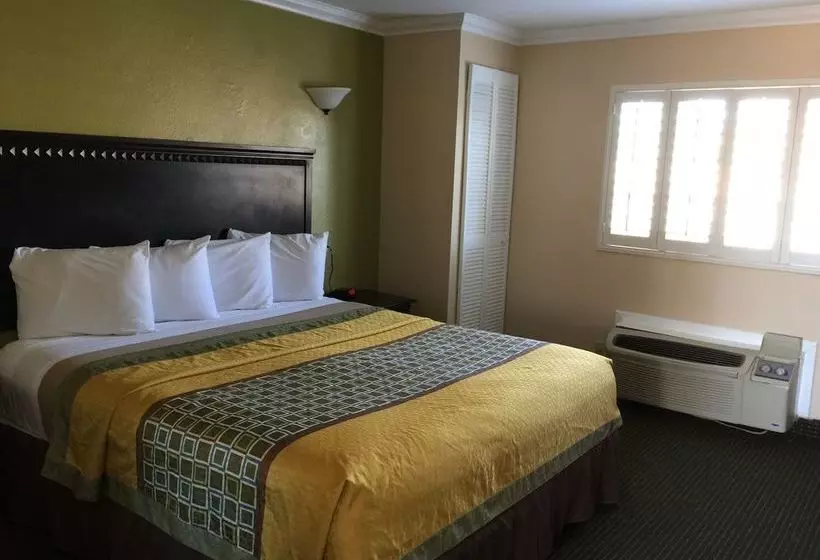 호텔 Travelodge By Wyndham Chatsworth