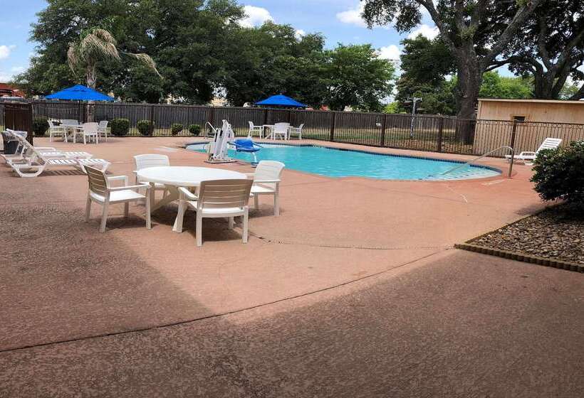 Surestay Plus Hotel By Best Western San Antonio North