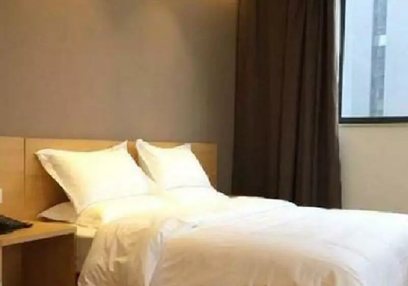 Hotelli 7 Days Premium Xingyi Airport Branch