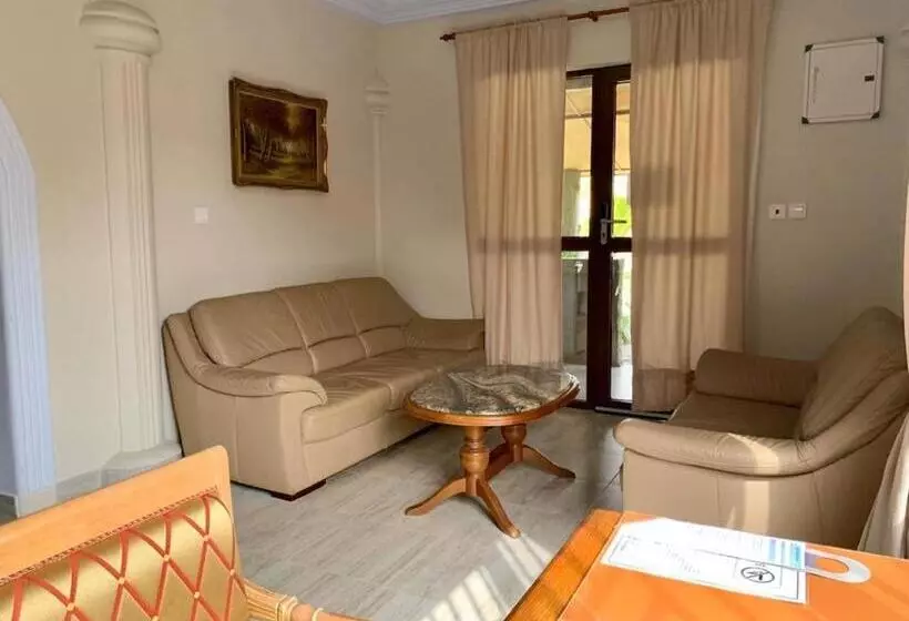 Hotelli Aborigines Beach Resort