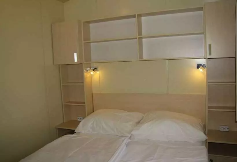 ホテル Balatontourist Füred Kemping&üdülőfalu