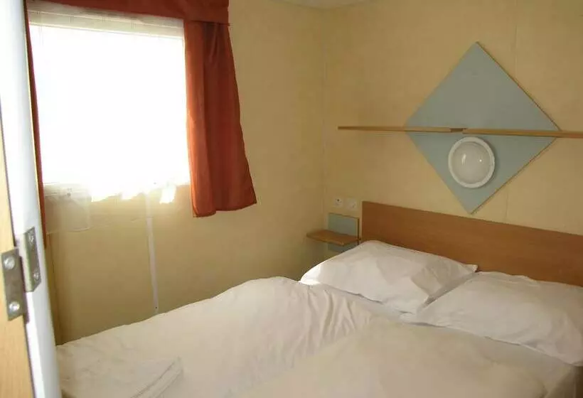 ホテル Balatontourist Füred Kemping&üdülőfalu