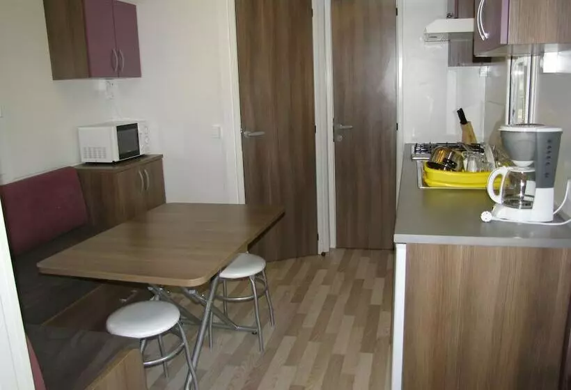 ホテル Balatontourist Füred Kemping&üdülőfalu