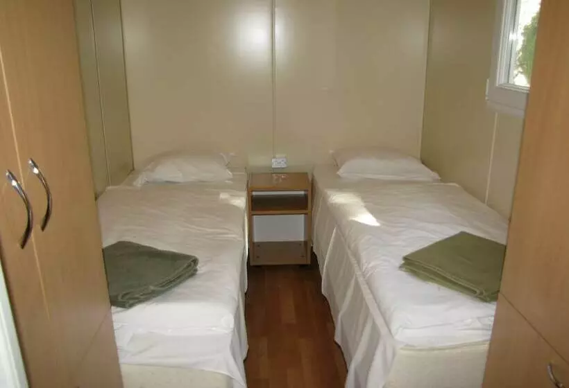 ホテル Balatontourist Füred Kemping&üdülőfalu