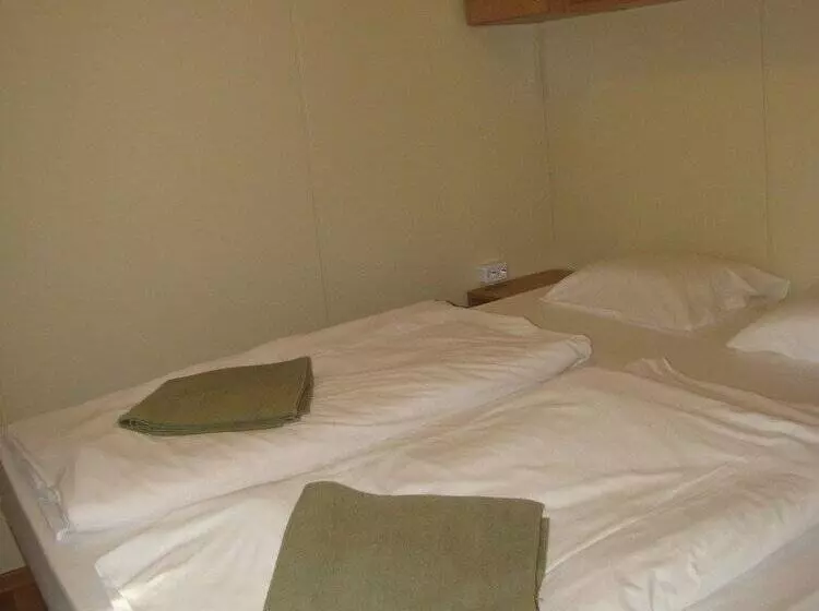 ホテル Balatontourist Füred Kemping&üdülőfalu