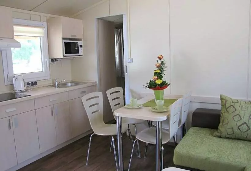 ホテル Balatontourist Füred Kemping&üdülőfalu