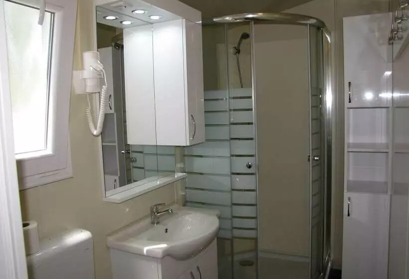 ホテル Balatontourist Füred Kemping&üdülőfalu