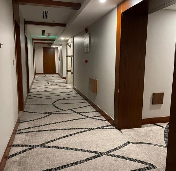 هتل Grand Tourist