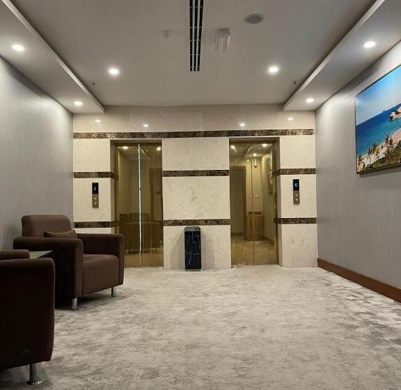 هتل Grand Tourist