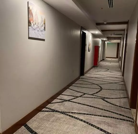 هتل Grand Tourist