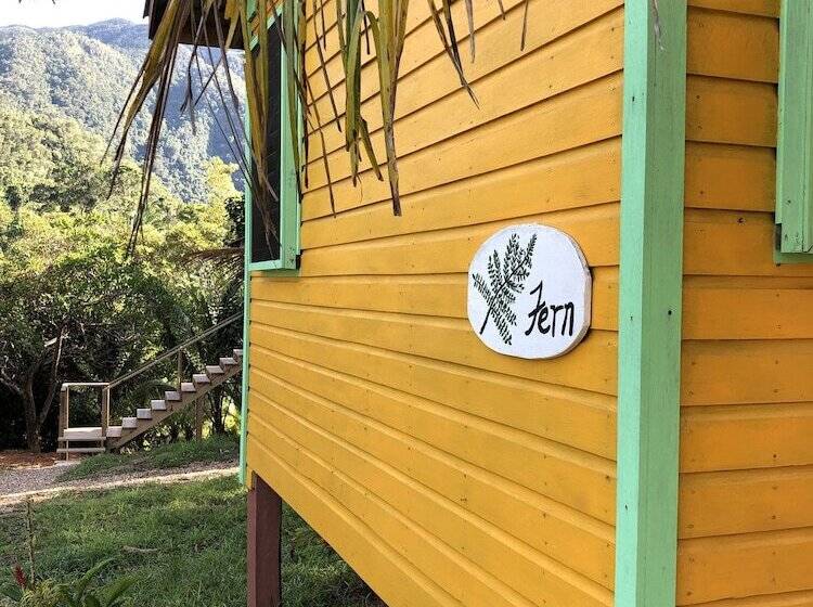 هتل T.r.e.e.s Research Center And Eco Lodge