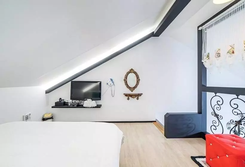 Namhae Opera House Pension