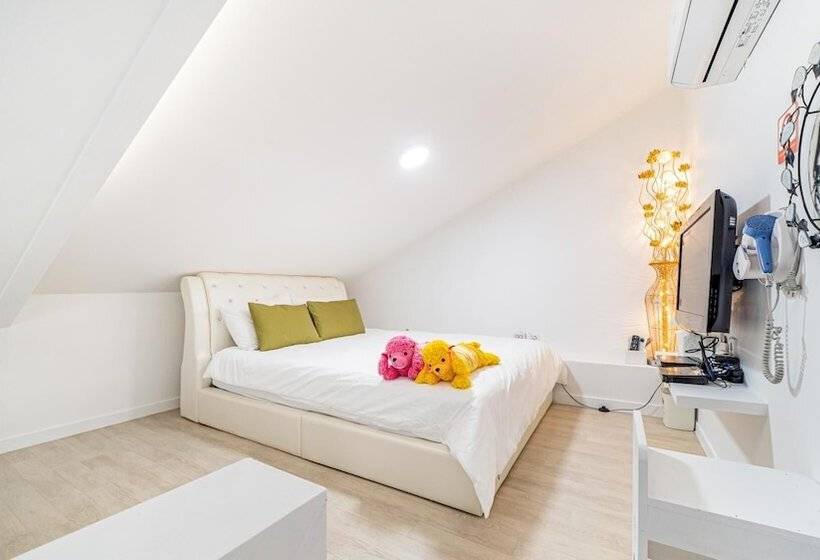 Namhae Opera House Pension