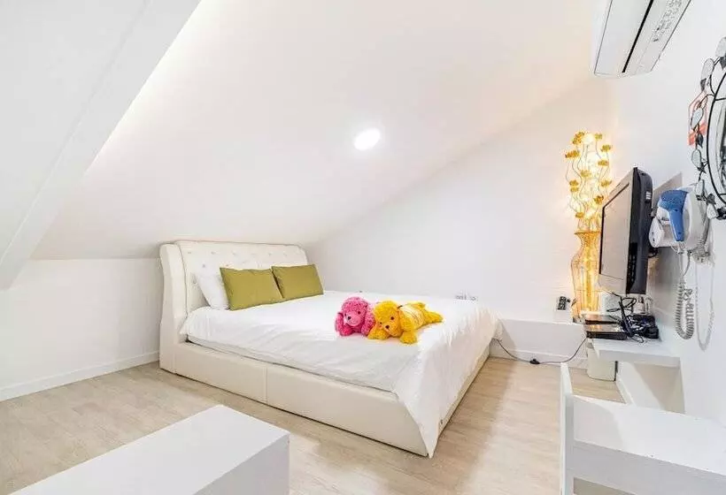 Namhae Opera House Pension